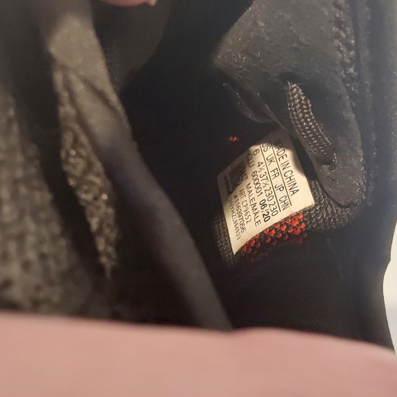 GUC Adidas Yeezy Boost 350 V2 Bred - Picture 9 of 12